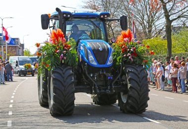 Sassenheim, Hollanda - 21 Nisan 2018 Bloemencorso Bollenstreek Geleneksel Halk Bayramı