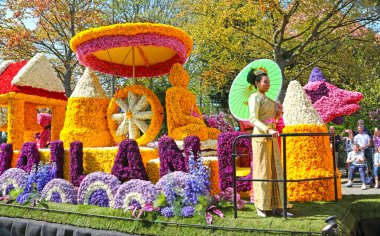 Sassenheim, Hollanda - 21 Nisan 2018 Bloemencorso Bollenstreek Geleneksel Halk Bayramı