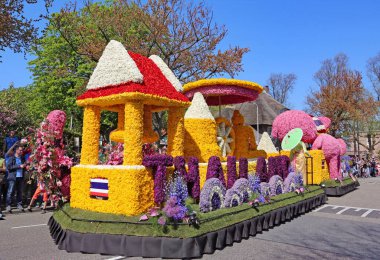 Sassenheim, Hollanda - 21 Nisan 2018 Bloemencorso Bollenstreek Geleneksel Halk Bayramı
