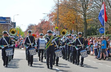 Sassenheim, Hollanda - 21 Nisan 2018 Bloemencorso Bollenstreek Geleneksel Halk Bayramı