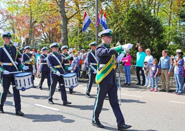 Sassenheim, Hollanda - 21 Nisan 2018 Bloemencorso Bollenstreek Geleneksel Halk Bayramı