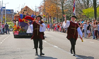 Sassenheim, Hollanda - 21 Nisan 2018 Bloemencorso Bollenstreek Geleneksel Halk Bayramı