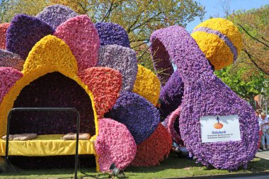 Sassenheim, Hollanda - 21 Nisan 2018 Bloemencorso Bollenstreek Geleneksel Halk Bayramı