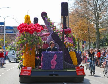 Sassenheim, Hollanda - 21 Nisan 2018 Bloemencorso Bollenstreek Geleneksel Halk Bayramı