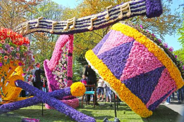 Sassenheim, Hollanda - 21 Nisan 2018 Bloemencorso Bollenstreek Geleneksel Halk Bayramı