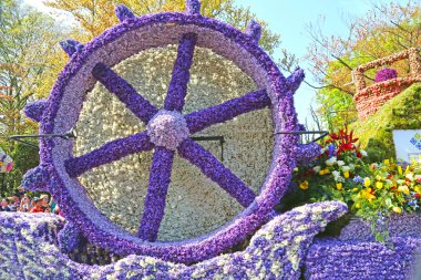 Sassenheim, Hollanda - 21 Nisan 2018 Bloemencorso Bollenstreek Geleneksel Halk Bayramı
