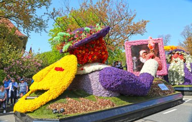 Sassenheim, Hollanda - 21 Nisan 2018 Bloemencorso Bollenstreek Geleneksel Halk Bayramı