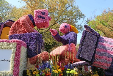 Sassenheim, Hollanda - 21 Nisan 2018 Bloemencorso Bollenstreek Geleneksel Halk Bayramı