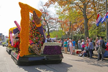 Sassenheim, Hollanda - 21 Nisan 2018 Bloemencorso Bollenstreek Geleneksel Halk Bayramı