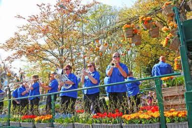 Sassenheim, Hollanda - 21 Nisan 2018 Bloemencorso Bollenstreek Geleneksel Halk Bayramı