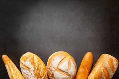 Metin için kopyalama alanı olan çeşitli ekmek somunları