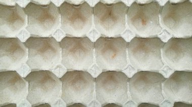 Yumurta tepsileri yumurtlamak için kağıttan ya da ahşap hamurdan yapılır..