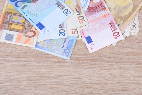 Auf Holzuntergrund kısır