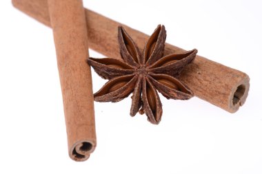 Zimtstangen und Sternanis