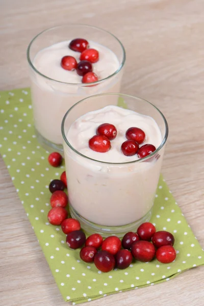 Joghurt mit Cranberries — Stock Photo, Image