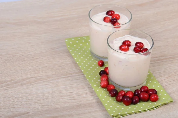 Joghurt mit Cranberries — Stock Photo, Image