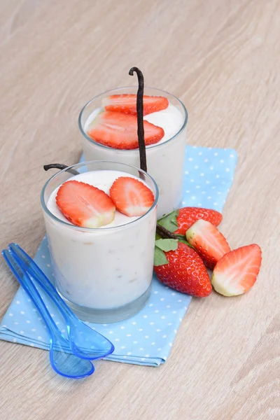 Joghurt Mit Erdbeeren — Stockfoto