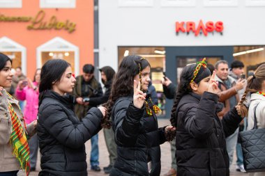 Kuzey Suriye 'de Rojava' ya düzenlenen saldırılar sonrasında Kürt halkının protestosu, Trier, Almanya 'da Kürt gösterileri, 24 Ocak 2926