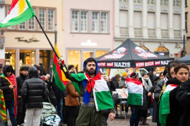 Kuzey Suriye 'de Rojava' ya düzenlenen saldırılar sonrasında Kürt halkının protestosu, Trier, Almanya 'da Kürt gösterileri, 24 Ocak 2926