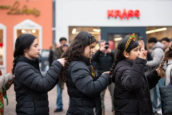Kuzey Suriye 'de Rojava' ya düzenlenen saldırılar sonrasında Kürt halkının protestosu, Trier, Almanya 'da Kürt gösterileri, 24 Ocak 2926