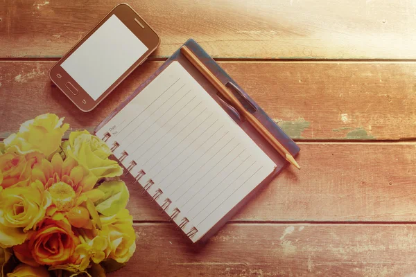 Cuaderno sobre una madera — Foto de Stock