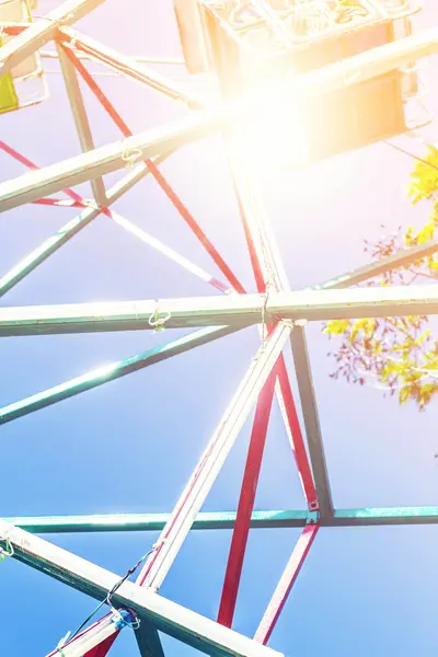 Pariserhjul på blå himmel. — Stockfoto