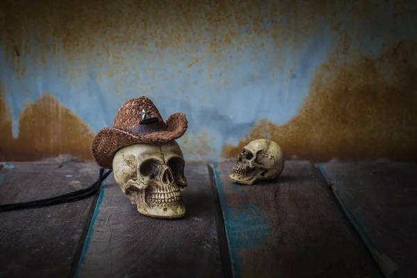 Шапка черепа на старому тлі — стокове фото