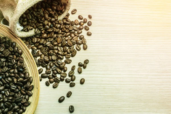 Granos de café en una bandeja — Foto de Stock