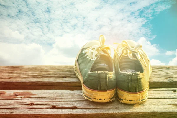 Turnschuhe mit dem Himmel. — Stockfoto