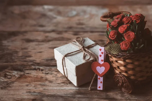 Сердце Подарочные Коробки Старом Деревянном Полу — стоковое фото