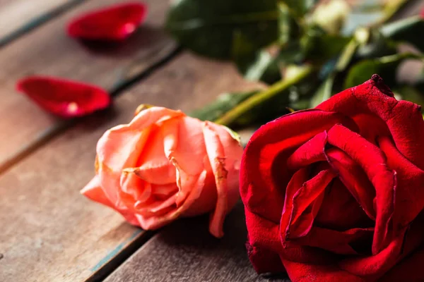 Rozen Verwelken Oude Houten Vloer Stockfoto