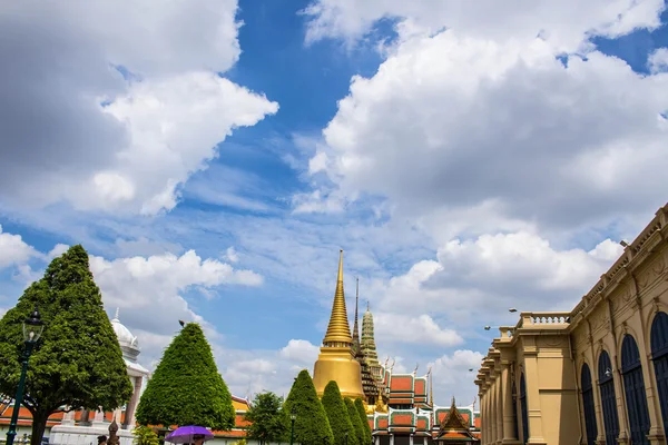 Heller Himmel im Tempel — Stockfoto