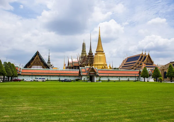 Lawn in temple — Stock Photo, Image