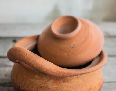 Şeklinde ve kapak toprak.