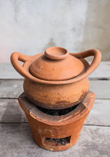 Set oven and clay pots — Stock Photo, Image
