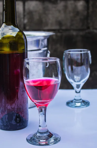 Wein auf der Party. — Stockfoto