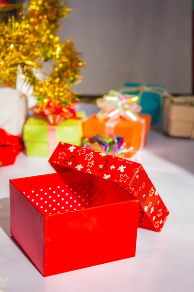 Caja de regalo con tapa —  Fotos de Stock