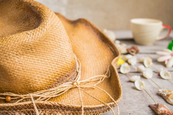 Cappello su un tavolo . — Foto Stock