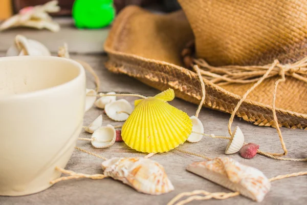 Shells and coffee cup — Stock Photo, Image