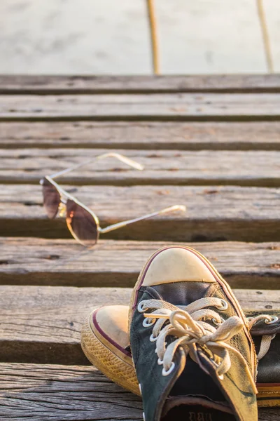 Turnschuhe werden ausgezogen — Stockfoto