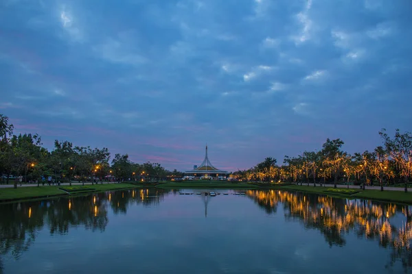 Estanque en el parque — Foto de Stock