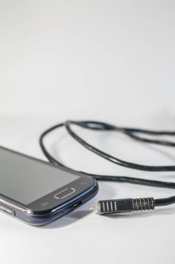 şarj cihazı ve mobil