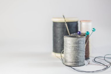 Gri konu yerde haddeleme