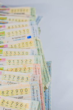 Piyango aşağı koymak 