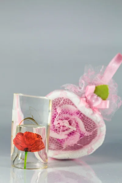 Parfum en souvenirs op achtergrond — Stockfoto