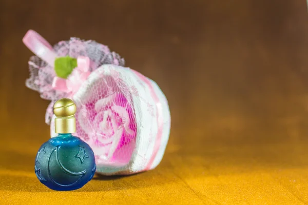 Perfume and gift — Stock Photo, Image