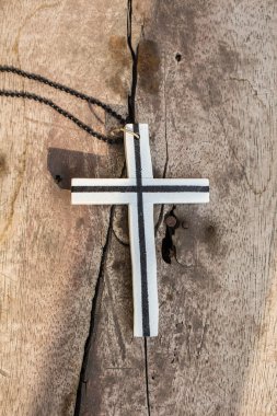 Ahşap üzerinde çapraz