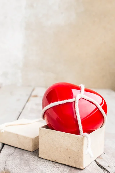 Red Hearts tied with a rope — Stock Photo, Image