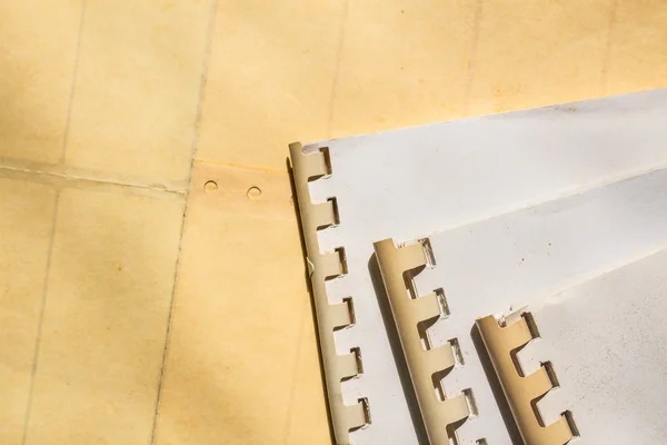 4 images 1 mot en 6 lettres avec des cimetieres