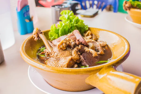 Noodles duck meat in restaurants. — Stock Image Noodles duck meat in restaurants. Stock Image